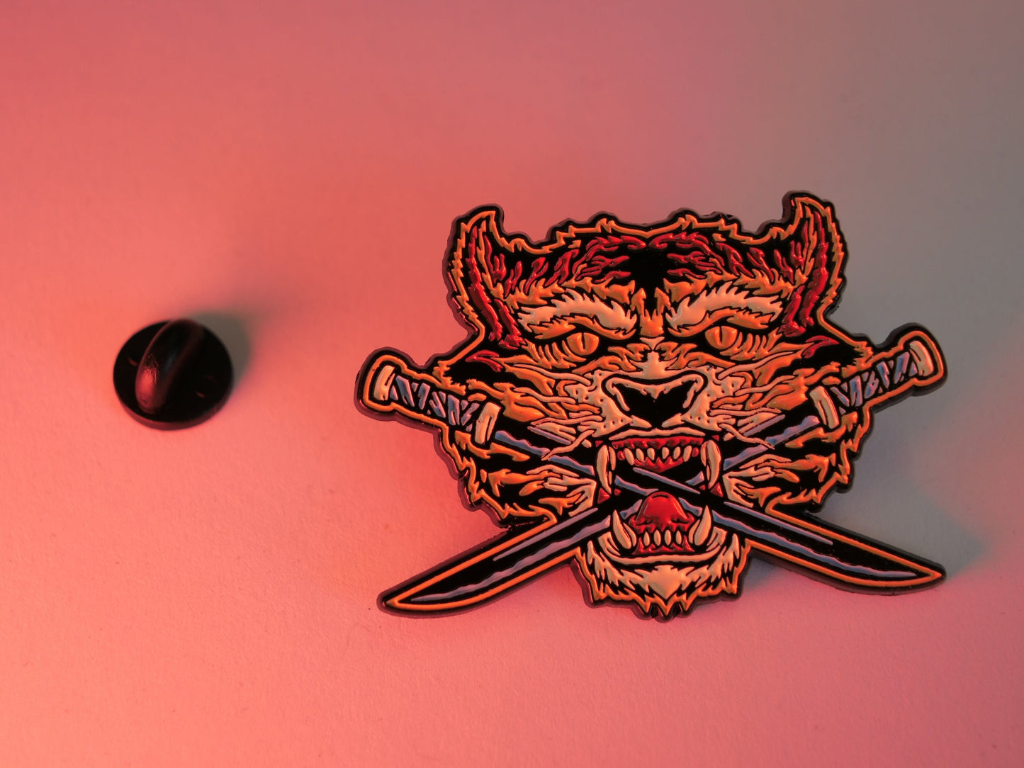 HL BO Twin Fang Tiger Pin